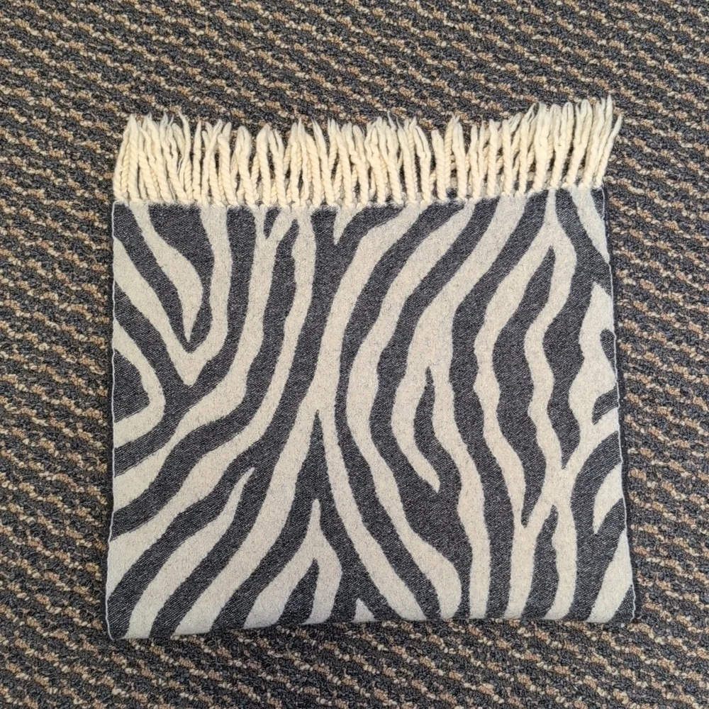 Cecchi E Cecchi 100% Wool Zebra Animal Print Cozy Scarf
